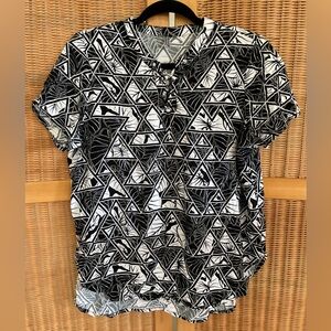 Hawaii’s Finest Women’s Top size Large